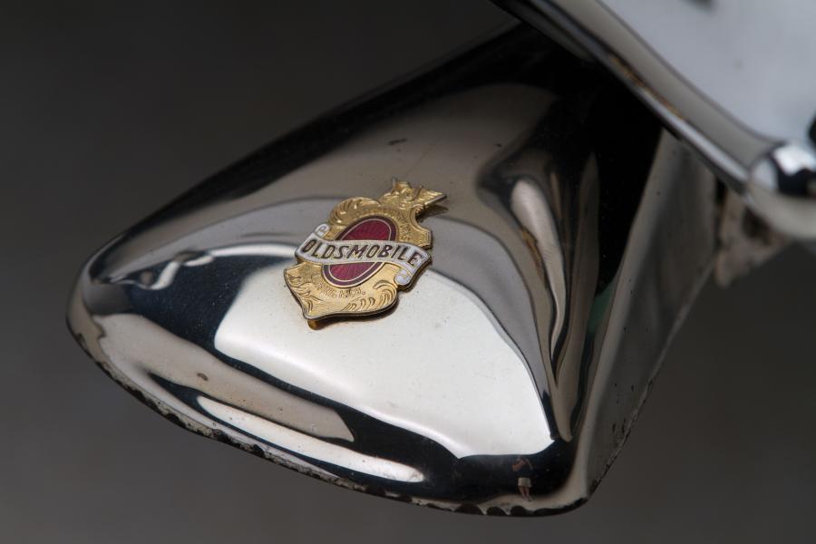  Oldsmobile 98 Convertible 1951 года  (фото 12 из 19)